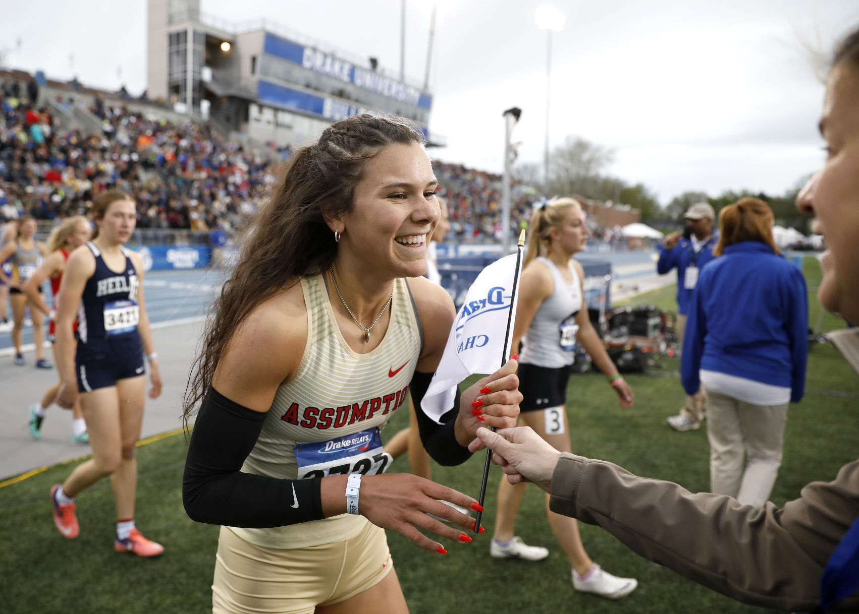 042518mp-DrakeRelays-girls-400-1